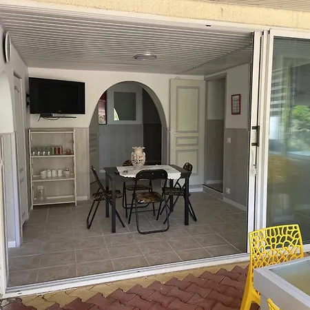 Appartement Spacieux à Pour 10 Avec Piscine - Fr-1-822-20 *